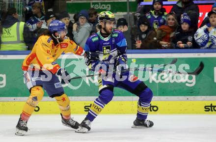 Eishockey ICE Bundesliga. VSV gegen Asiago. Maximilian Rebernig  (VSV), Giovanni Luigi Domenico Vallati (Asiago). Villach, am 21.2..2025
Foto: Kuess
---
pressefotos, pressefotografie, kuess, qs, qspictures, sport, bild, bilder, bilddatenbank