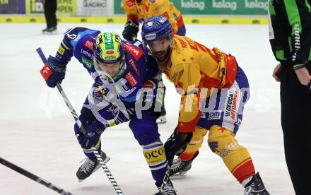 Eishockey ICE Bundesliga. VSV gegen Asiago.  Alexander Rauchenwald(VSV),  Stefano Marchetti (Asiago). Villach, am 21.2..2025
Foto: Kuess
---
pressefotos, pressefotografie, kuess, qs, qspictures, sport, bild, bilder, bilddatenbank