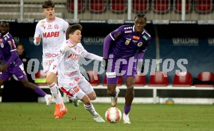 Fussball Bundesliga. SK Austria Klagenfurt gegen GAK.  Dikeni Salifou (Klagenfurt), Thorsten Schriebl (GAK). Klagenfurt, am 22.2.2025.
Foto: Kuess
---
pressefotos, pressefotografie, kuess, qs, qspictures, sport, bild, bilder, bilddatenbank