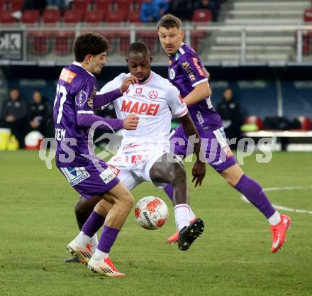 Fussball Bundesliga. SK Austria Klagenfurt gegen GAK. Ben Bobzien  (Klagenfurt), Sadik Fofana  (GAK). Klagenfurt, am 22.2.2025.
Foto: Kuess
---
pressefotos, pressefotografie, kuess, qs, qspictures, sport, bild, bilder, bilddatenbank