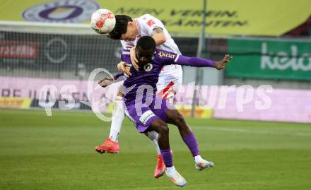 Fussball Bundesliga. SK Austria Klagenfurt gegen GAK. Solomon Bonnah  (Klagenfurt), Antonio Tikvic  (GAK). Klagenfurt, am 22.2.2025.
Foto: Kuess
---
pressefotos, pressefotografie, kuess, qs, qspictures, sport, bild, bilder, bilddatenbank