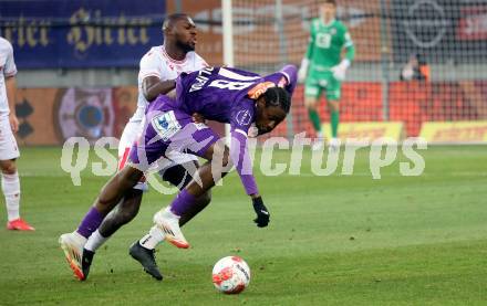 Fussball Bundesliga. SK Austria Klagenfurt gegen GAK. Dikeni Salifou  (Klagenfurt).  Sadik Fofana (GAK).  Klagenfurt, am 22.2.2025.
Foto: Kuess
---
pressefotos, pressefotografie, kuess, qs, qspictures, sport, bild, bilder, bilddatenbank