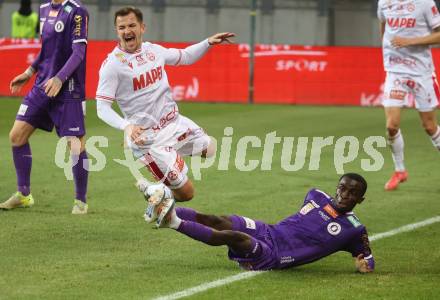 Fussball Bundesliga. SK Austria Klagenfurt gegen GAK. Solomon Bonnah (Klagenfurt), Benjamin Rosenberger (GAK). Klagenfurt, am 22.2.2025.
Foto: Kuess
---
pressefotos, pressefotografie, kuess, qs, qspictures, sport, bild, bilder, bilddatenbank