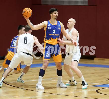 Basketball 2. Liga 2024/2025. Grunddurchgang 21. Runde.   KOS Celovec gegen BBU Salzburg.   Sead Mulalic (KOS),  Luka Kamber  (Salzburg). Klagenfurt, am 1.3.2025.
Foto: Kuess


---
pressefotos, pressefotografie, kuess, qs, qspictures, sport, bild, bilder, bilddatenbank
