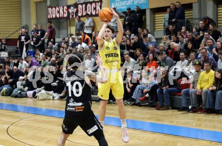 Basketball 2. Liga 2024/2025. Playoffs. VF3.   Woerthersee Piraten gegen Mattersburg Rocks.    Lukas Simoner (Piraten),   Julian Alper (Mattersburg Rocks). Klagenfurt, am 29.3.2025.
Foto: Kuess


---
pressefotos, pressefotografie, kuess, qs, qspictures, sport, bild, bilder, bilddatenbank