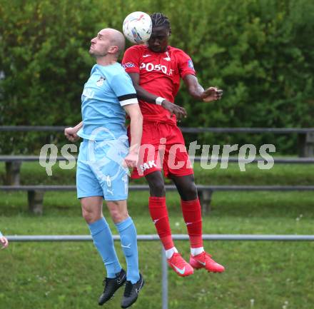 Fussball Kaerntner Liga. Bleiburg gegen SAK. Nikola Tolimir (Bleiburg),  Issa Diakite  (SAK). Bleiburg, am 26..4.2025.
Foto: Kuess
www.qspictures.net
---
pressefotos, pressefotografie, kuess, qs, qspictures, sport, bild, bilder, bilddatenbank