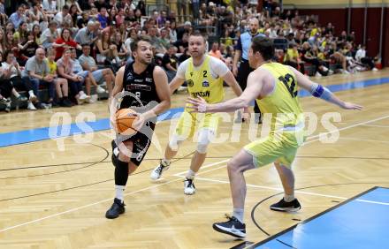 Basketball 2. Liga 2024/2025. Playoffs. F2.   Woerthersee Piraten gegen Mistelbach Mustangs   Jan-Arne Apschner (Piraten),  Jan Kozina   (Mistelbach). Klagenfurt, am 1.5.2025.
Foto: Kuess


---
pressefotos, pressefotografie, kuess, qs, qspictures, sport, bild, bilder, bilddatenbank