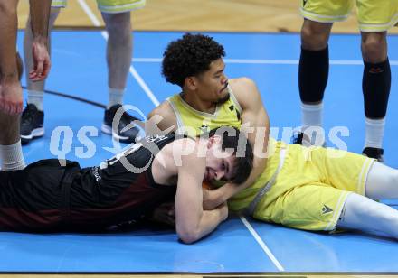 Basketball 2. Liga 2024/2025. Playoffs. F2.   Woerthersee Piraten gegen Mistelbach Mustangs   Marcus Holyfield (Piraten),  Lukas Schrittwieser  (Mistelbach). Klagenfurt, am 1.5.2025.
Foto: Kuess


---
pressefotos, pressefotografie, kuess, qs, qspictures, sport, bild, bilder, bilddatenbank