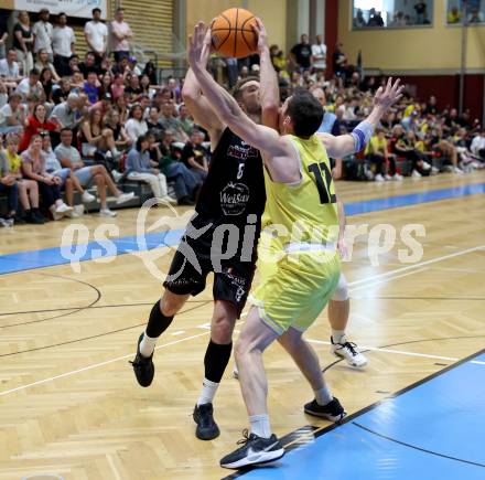 Basketball 2. Liga 2024/2025. Playoffs. F2.   Woerthersee Piraten gegen Mistelbach Mustangs   Jan-Arne Apschner (Piraten),  Jan Kozina   (Mistelbach). Klagenfurt, am 1.5.2025.
Foto: Kuess


---
pressefotos, pressefotografie, kuess, qs, qspictures, sport, bild, bilder, bilddatenbank