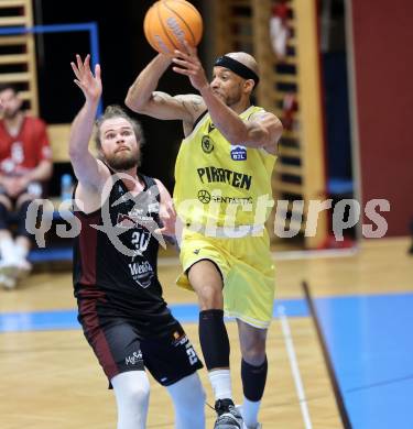 Basketball 2. Liga 2024/2025. Playoffs. F2.   Woerthersee Piraten gegen Mistelbach Mustangs   Shawn L. Ray  (Piraten),  Ian Moschik  (Mistelbach). Klagenfurt, am 1.5.2025.
Foto: Kuess


---
pressefotos, pressefotografie, kuess, qs, qspictures, sport, bild, bilder, bilddatenbank