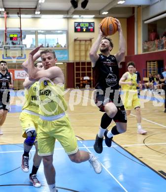 Basketball 2. Liga 2024/2025. Playoffs. F2.   Woerthersee Piraten gegen Mistelbach Mustangs   Elvis Keric (Piraten),  Jan Kozina   (Mistelbach). Klagenfurt, am 1.5.2025.
Foto: Kuess


---
pressefotos, pressefotografie, kuess, qs, qspictures, sport, bild, bilder, bilddatenbank