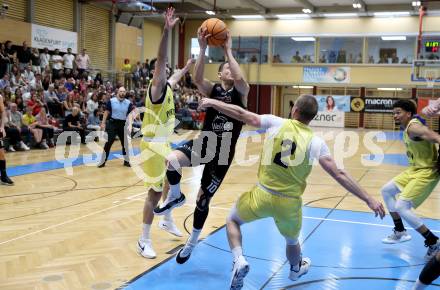 Basketball 2. Liga 2024/2025. Playoffs. F2.   Woerthersee Piraten gegen Mistelbach Mustangs   Tim Huber (Piraten),   Dragisa Najdanovic (Mistelbach). Klagenfurt, am 1.5.2025.
Foto: Kuess


---
pressefotos, pressefotografie, kuess, qs, qspictures, sport, bild, bilder, bilddatenbank