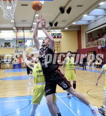 Basketball 2. Liga 2024/2025. Playoffs. F2.   Woerthersee Piraten gegen Mistelbach Mustangs   Marcus Holyfield (Piraten), Jakub Jokl   (Mistelbach). Klagenfurt, am 1.5.2025.
Foto: Kuess


---
pressefotos, pressefotografie, kuess, qs, qspictures, sport, bild, bilder, bilddatenbank