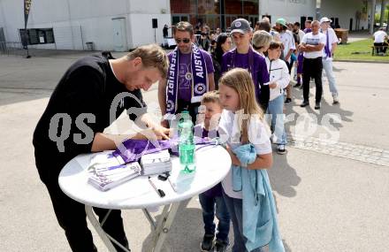Fussball Bundesliga. SK Austria Klagenfurt gegen WSG Tirol. Rahmenprogramm, Autogrammstunde Martin Hinteregger. Klagenfurt, am 10.5.2025.
Foto: Kuess
www.qspictures.net
---
pressefotos, pressefotografie, kuess, qs, qspictures, sport, bild, bilder, bilddatenbank