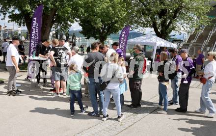 Fussball Bundesliga. SK Austria Klagenfurt gegen WSG Tirol. Rahmenprogramm, Autogrammstunde Martin Hinteregger. Klagenfurt, am 10.5.2025.
Foto: Kuess
www.qspictures.net
---
pressefotos, pressefotografie, kuess, qs, qspictures, sport, bild, bilder, bilddatenbank