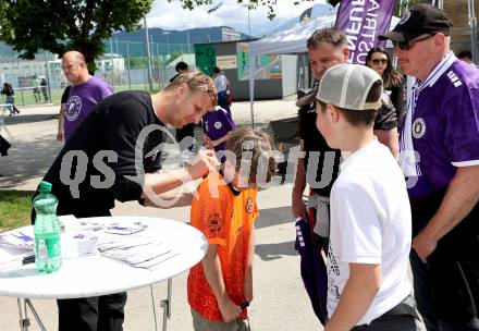 Fussball Bundesliga. SK Austria Klagenfurt gegen WSG Tirol. Rahmenprogramm, Autogrammstunde Martin Hinteregger. Klagenfurt, am 10.5.2025.
Foto: Kuess
www.qspictures.net
---
pressefotos, pressefotografie, kuess, qs, qspictures, sport, bild, bilder, bilddatenbank