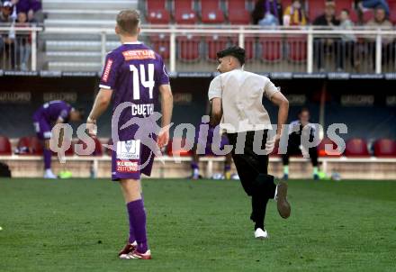 FFussball Bundesliga. SK Austria Klagenfurt gegen WSG Tirol. Flitzer. Klagenfurt, am 10.5.2025.
Foto: Kuess
www.qspictures.net
---
pressefotos, pressefotografie, kuess, qs, qspictures, sport, bild, bilder, bilddatenbank