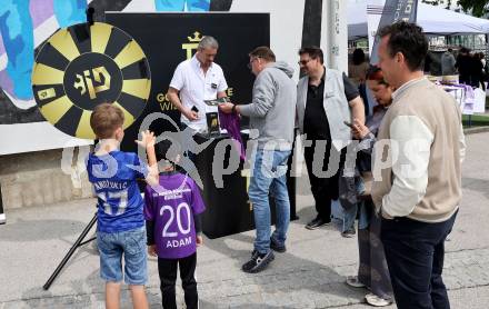 Fussball Bundesliga. SK Austria Klagenfurt gegen WSG Tirol. Rahmenprogramm, Autogrammstunde Martin Hinteregger. Klagenfurt, am 10.5.2025.
Foto: Kuess
www.qspictures.net
---
pressefotos, pressefotografie, kuess, qs, qspictures, sport, bild, bilder, bilddatenbank