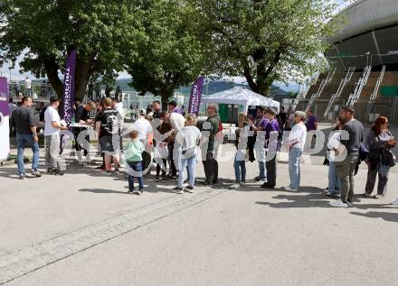 Fussball Bundesliga. SK Austria Klagenfurt gegen WSG Tirol. Rahmenprogramm, Autogrammstunde Martin Hinteregger. Klagenfurt, am 10.5.2025.
Foto: Kuess
www.qspictures.net
---
pressefotos, pressefotografie, kuess, qs, qspictures, sport, bild, bilder, bilddatenbank