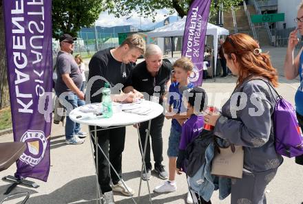 Fussball Bundesliga. SK Austria Klagenfurt gegen WSG Tirol. Rahmenprogramm, Autogrammstunde Martin Hinteregger. Klagenfurt, am 10.5.2025.
Foto: Kuess
www.qspictures.net
---
pressefotos, pressefotografie, kuess, qs, qspictures, sport, bild, bilder, bilddatenbank