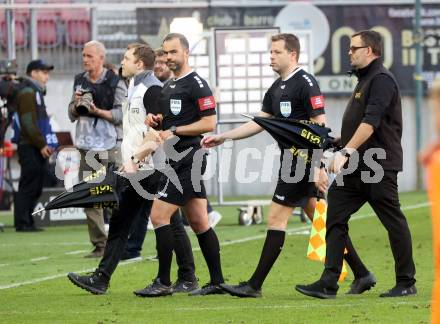 FFussball Bundesliga. SK Austria Klagenfurt gegen WSG Tirol.  (Schiedsrichter Stefan Ebner, Security. Klagenfurt, am 10.5.2025.
Foto: Kuess
www.qspictures.net
---
pressefotos, pressefotografie, kuess, qs, qspictures, sport, bild, bilder, bilddatenbank