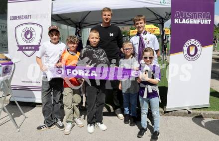 Fussball Bundesliga. SK Austria Klagenfurt gegen WSG Tirol. Rahmenprogramm, Autogrammstunde Martin Hinteregger. Klagenfurt, am 10.5.2025.
Foto: Kuess
www.qspictures.net
---
pressefotos, pressefotografie, kuess, qs, qspictures, sport, bild, bilder, bilddatenbank
