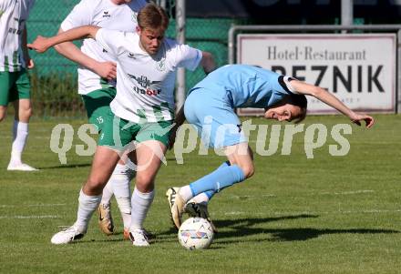 Fussball Kaerntner Liga. Bleiburg gegen Voelkermarkt.  Mathias Robert Knauder (Bleiburg),  Lukas Urnik  (Voelkermarkt). Bleiburg, am 17.5.2025.
Foto: Kuess
---
pressefotos, pressefotografie, kuess, qs, qspictures, sport, bild, bilder, bilddatenbank