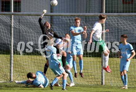 Fussball Kaerntner Liga. Bleiburg gegen Voelkermarkt.  Thomas Poek (Bleiburg), Mario Michael Kuester  (Voelkermarkt). Bleiburg, am 17.5.2025.
Foto: Kuess
---
pressefotos, pressefotografie, kuess, qs, qspictures, sport, bild, bilder, bilddatenbank