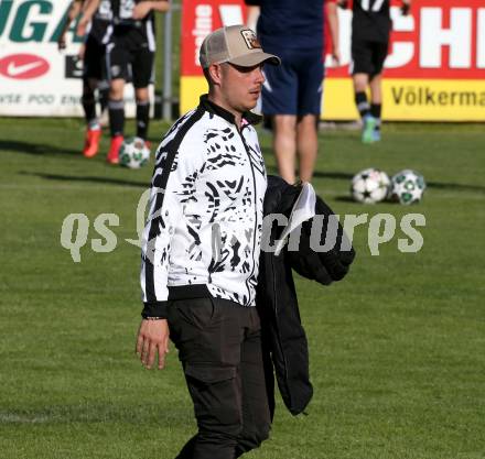 Fussball Kaerntner Liga. Bleiburg gegen Voelkermarkt.  Trainer Zan Sekaucnik (Bleiburg),    Bleiburg, am 17.5.2025.
Foto: Kuess
---
pressefotos, pressefotografie, kuess, qs, qspictures, sport, bild, bilder, bilddatenbank