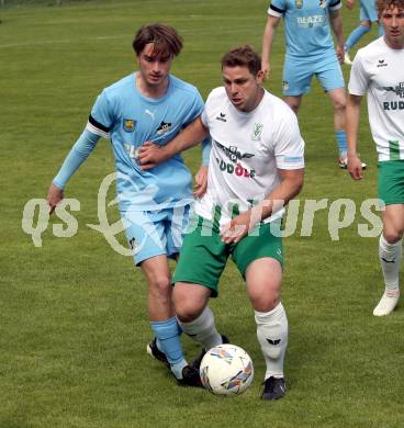 Fussball Kaerntner Liga. Bleiburg gegen Voelkermarkt. Jan Micheu  (Bleiburg),  Lukas Ladinig  (Voelkermarkt). Bleiburg, am 17.5.2025.
Foto: Kuess
---
pressefotos, pressefotografie, kuess, qs, qspictures, sport, bild, bilder, bilddatenbank