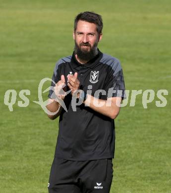 Fussball Kaerntner Liga. Bleiburg gegen Voelkermarkt. Trainer Thomas Pawluch   (Voelkermarkt). Bleiburg, am 17.5.2025.
Foto: Kuess
---
pressefotos, pressefotografie, kuess, qs, qspictures, sport, bild, bilder, bilddatenbank