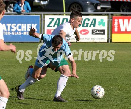 Fussball Kaerntner Liga. Bleiburg gegen Voelkermarkt. Aljaz Storman  (Bleiburg),   Robert Matic (Voelkermarkt). Bleiburg, am 17.5.2025.
Foto: Kuess
---
pressefotos, pressefotografie, kuess, qs, qspictures, sport, bild, bilder, bilddatenbank