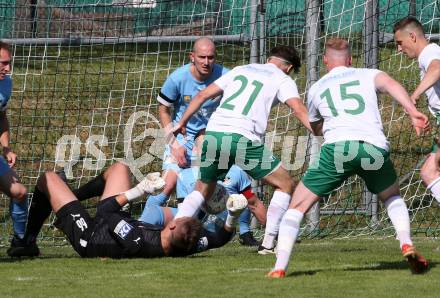 Fussball Kaerntner Liga. Bleiburg gegen Voelkermarkt. Thomas Poek, Nikola Tolimir  (Bleiburg),  Oliver Kuester, Matthias Maierhofer  (Voelkermarkt). Bleiburg, am 17.5.2025.
Foto: Kuess
---
pressefotos, pressefotografie, kuess, qs, qspictures, sport, bild, bilder, bilddatenbank
