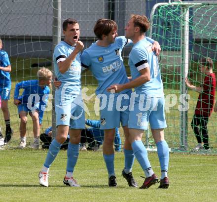 Fussball Kaerntner Liga. Bleiburg gegen Voelkermarkt.  Torjubel Aljaz Storman, Jan Micheu, Marcel Florian Primozic (Bleiburg),  Bleiburg, am 17.5.2025.
Foto: Kuess
---
pressefotos, pressefotografie, kuess, qs, qspictures, sport, bild, bilder, bilddatenbank