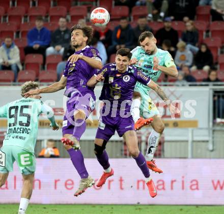 Fussball Bundesliga. SK Austria Klagenfurt gegen Hartberg. Thorsten Mahrer, David Toshevski,  (SK Austria Klagenfurt), Juergen Heil (Hartberg). Klagenfurt, am 23.5.2025.
Foto: Kuess
www.qspictures.net
---
pressefotos, pressefotografie, kuess, qs, qspictures, sport, bild, bilder, bilddatenbank