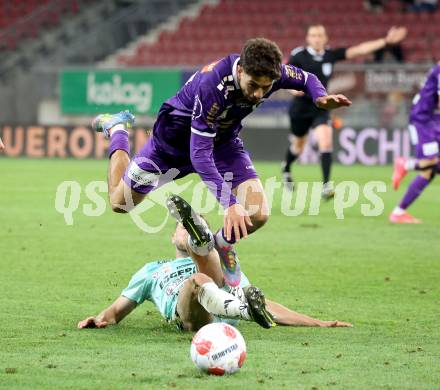 Fussball Bundesliga. SK Austria Klagenfurt gegen Hartberg. Ben Bobzien,  (SK Austria Klagenfurt), Raphael Hofer (Hartberg). Klagenfurt, am 23.5.2025.
Foto: Kuess
www.qspictures.net
---
pressefotos, pressefotografie, kuess, qs, qspictures, sport, bild, bilder, bilddatenbank