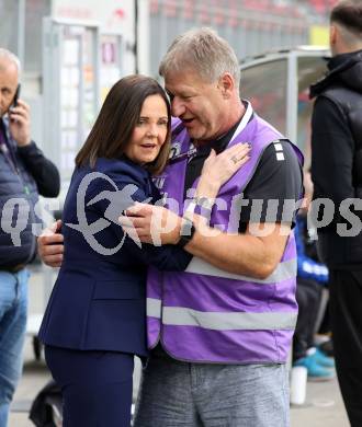 Fussball Bundesliga. SK Austria Klagenfurt gegen Hartberg. Dietmar Jaritz (SK Austria Klagenfurt),  Brigitte Annerl (PrÃ¤sidentin TSV Hartberg). Klagenfurt, am 23.5.2025.
Foto: Kuess
www.qspictures.net
---
pressefotos, pressefotografie, kuess, qs, qspictures, sport, bild, bilder, bilddatenbank