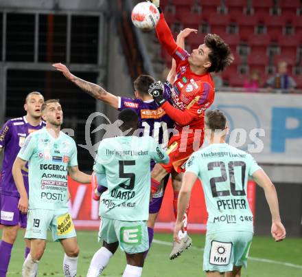 Fussball Bundesliga. SK Austria Klagenfurt gegen TSV Hartberg. David Toshevski  (SK Austria Klagenfurt),  Luka Maric (Hartberg). Klagenfurt, am 23.5.2025.
Foto: Kuess
www.qspictures.net
---
pressefotos, pressefotografie, kuess, qs, qspictures, sport, bild, bilder, bilddatenbank