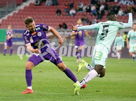 Fussball Bundesliga. SK Austria Klagenfurt gegen TSV Hartberg. Christopher Wernitznig (SK Austria Klagenfurt), Hamacire Youba Diarra (Hartberg). Klagenfurt, am 23.5.2025.
Foto: Kuess
www.qspictures.net
---
pressefotos, pressefotografie, kuess, qs, qspictures, sport, bild, bilder, bilddatenbank