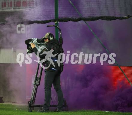 Fussball Bundesliga. SK Austria Klagenfurt gegen TSV Hartberg.  Kameramann, Leuchtkoerper.. Klagenfurt, am 23.5.2025.
Foto: Kuess
www.qspictures.net
---
pressefotos, pressefotografie, kuess, qs, qspictures, sport, bild, bilder, bilddatenbank