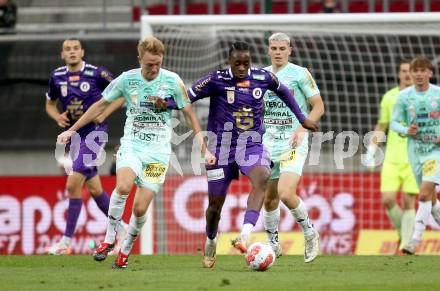 Fussball Bundesliga. SK Austria Klagenfurt gegen TSV Hartberg. Dikeni Salifou (SK Austria Klagenfurt),  Benjamin Markus (Hartberg). Klagenfurt, am 23.5.2025.
Foto: Kuess
www.qspictures.net
---
pressefotos, pressefotografie, kuess, qs, qspictures, sport, bild, bilder, bilddatenbank