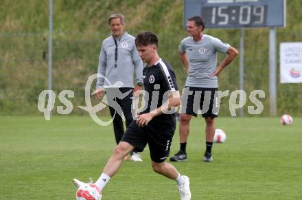 Fussball 2. Liga. Training SK Austria Klagenfurt. Trainer Rolf Landerl, Athletiktrainer Bernhard Sussitz, Matthias Dollinger. Klagenfurt, am 16.6.2025.
Foto: Kuess
---
pressefotos, pressefotografie, kuess, qs, qspictures, sport, bild, bilder, bilddatenbank