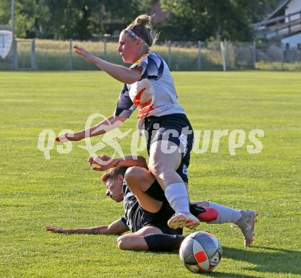 OEFB 2. Frauen Bundesliga Relegation Mitte. Kraig gegen SPG SV Zaunergroup Wallern / Krenglbach. Patrizia Rasbernig  (Kraig),  Susanne Bauer  (Wallern/Krenglbach). Kraig, am 21.6.2025.
Foto: Kuess
www.qspictures.net
---
pressefotos, pressefotografie, kuess, qs, qspictures, sport, bild, bilder, bilddatenbank