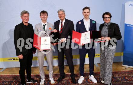 Empfang und Ehrung von Kaerntens erfolgreichen Wintersportlerinnen und -sportlern. Arno Arthofer, Daniel Tschofenig, LH Peter Kaiser, Maximilian Ortner, LR.in Beate Prettner. Klagenfurt, am 7.4.2025.
Foto: Kuess
www.qspictures.net
---
pressefotos, pressefotografie, kuess, qs, qspictures, sport, bild, bilder, bilddatenbank