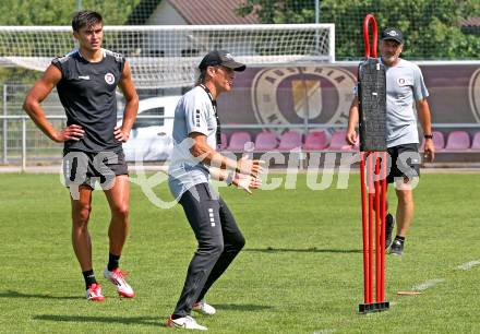 Fussball 2. Liga. Training SK Austria Klagenfurt.   Trainer Rolf Landerl, Aidan Liu. Klagenfurt, am 23.6.2025.
Foto: Kuess
---
pressefotos, pressefotografie, kuess, qs, qspictures, sport, bild, bilder, bilddatenbank