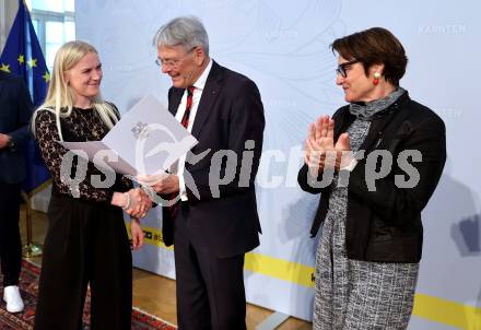 Empfang und Ehrung von Kaerntens erfolgreichen Wintersportlerinnen und -sportlern. Katharina Truppe, LH Peter Kaiser, LR.in Beate Prettner. Klagenfurt, am 7.4.2025.
Foto: Kuess
www.qspictures.net
---
pressefotos, pressefotografie, kuess, qs, qspictures, sport, bild, bilder, bilddatenbank
