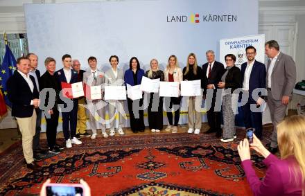 Empfang und Ehrung von Kaerntens erfolgreichen Wintersportlerinnen und -sportlern. Arno Arthofer, Maximilian Ortner, Daniel Tschofenig, Markus Mueller, Carmen Spielberger, Katharina Truppe, Sabine Payer, Nadine Fest, LH Peter Kaiser, LR.in Beate Prettner, LR Sebastian Schuschnig, Dieter Moertl. Klagenfurt, am 7.4.2025.
Foto: Kuess
www.qspictures.net
---
pressefotos, pressefotografie, kuess, qs, qspictures, sport, bild, bilder, bilddatenbank