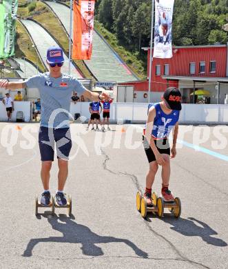 Schi Nordisch. Schispringen. Kinder Schanzencamp. Stefan Kraft. Villach, am 21.6.2025.
Foto: Kuess
www.qspictures.net
---
pressefotos, pressefotografie, kuess, qs, qspictures, sport, bild, bilder, bilddatenbank