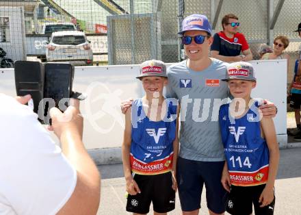 Schi Nordisch. Schispringen. Kinder Schanzencamp. Stefan Kraft.  Villach, am 21.6.2025.
Foto: Kuess
www.qspictures.net
---
pressefotos, pressefotografie, kuess, qs, qspictures, sport, bild, bilder, bilddatenbank