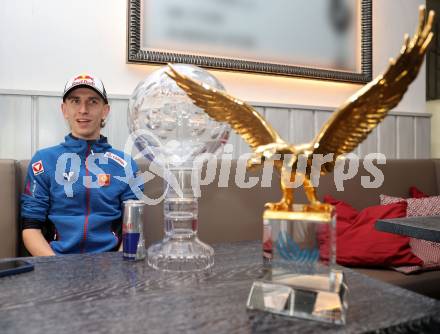 Schi Nordisch. Schispringen. Interview Daniel Tschofenig. Daniel Tschofenig. Arnoldstein, am 9.5.2025.
Foto: Kuess
---
pressefotos, pressefotografie, kuess, qs, qspictures, sport, bild, bilder, bilddatenbank